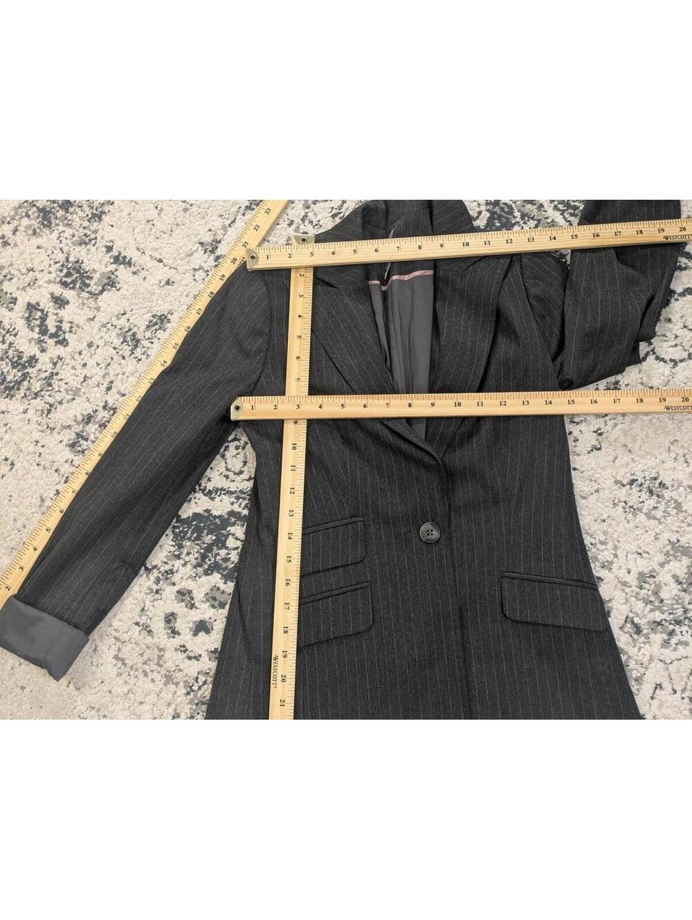 Tristan Gray Pinstripe Blazer Women’s Size 1 Made in Canada Career Jacket - Picture 4 of 7